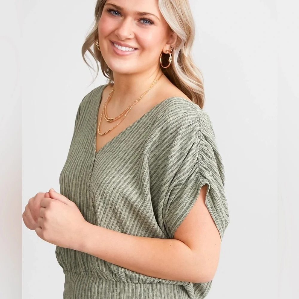 NWT WILLOW & ROOT BUCKLE BRAND BLOUSE - Picture 3 of 4